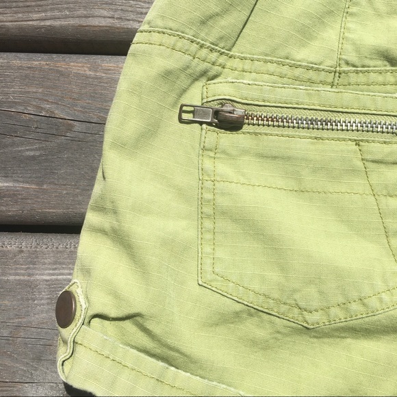 Da-Nang Button Shorts - Picture 5 of 6